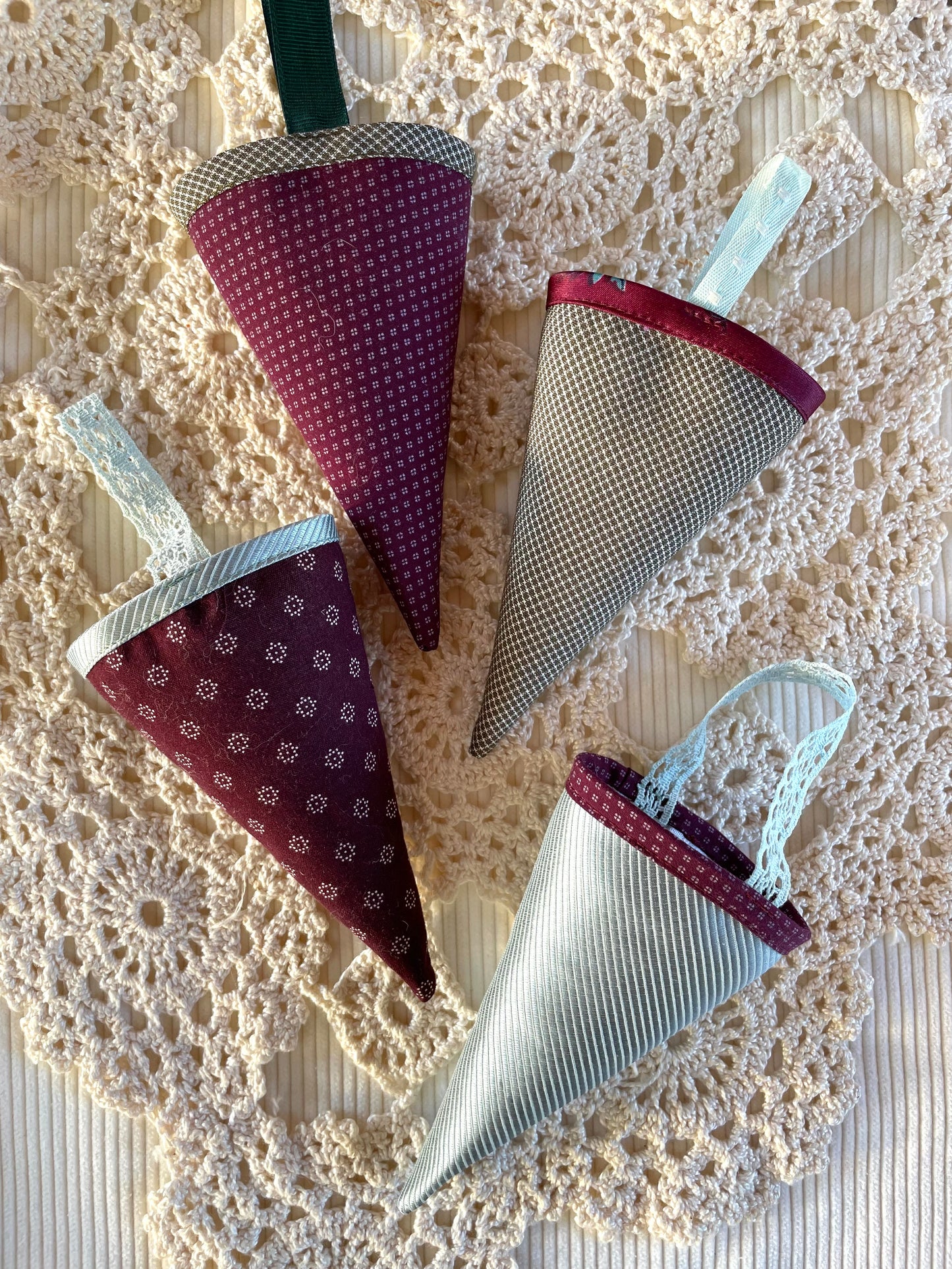 Kræmmerhus - burgundy/mint