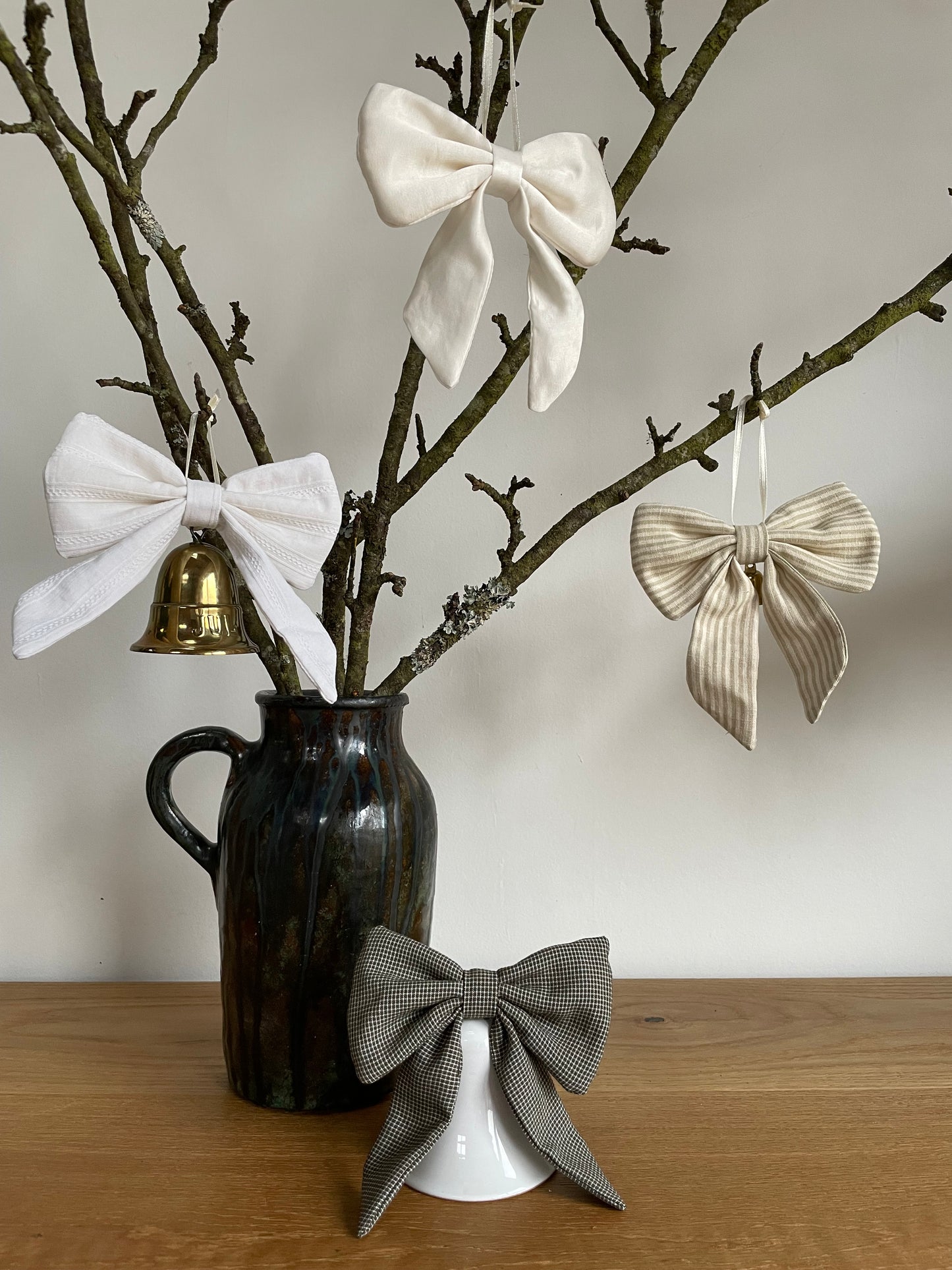 Sløjfe lille - hvid silke satin