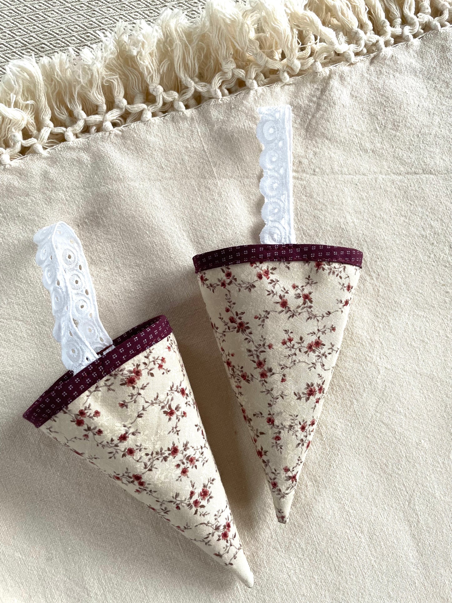 Kræmmerhus - beige/burgundy