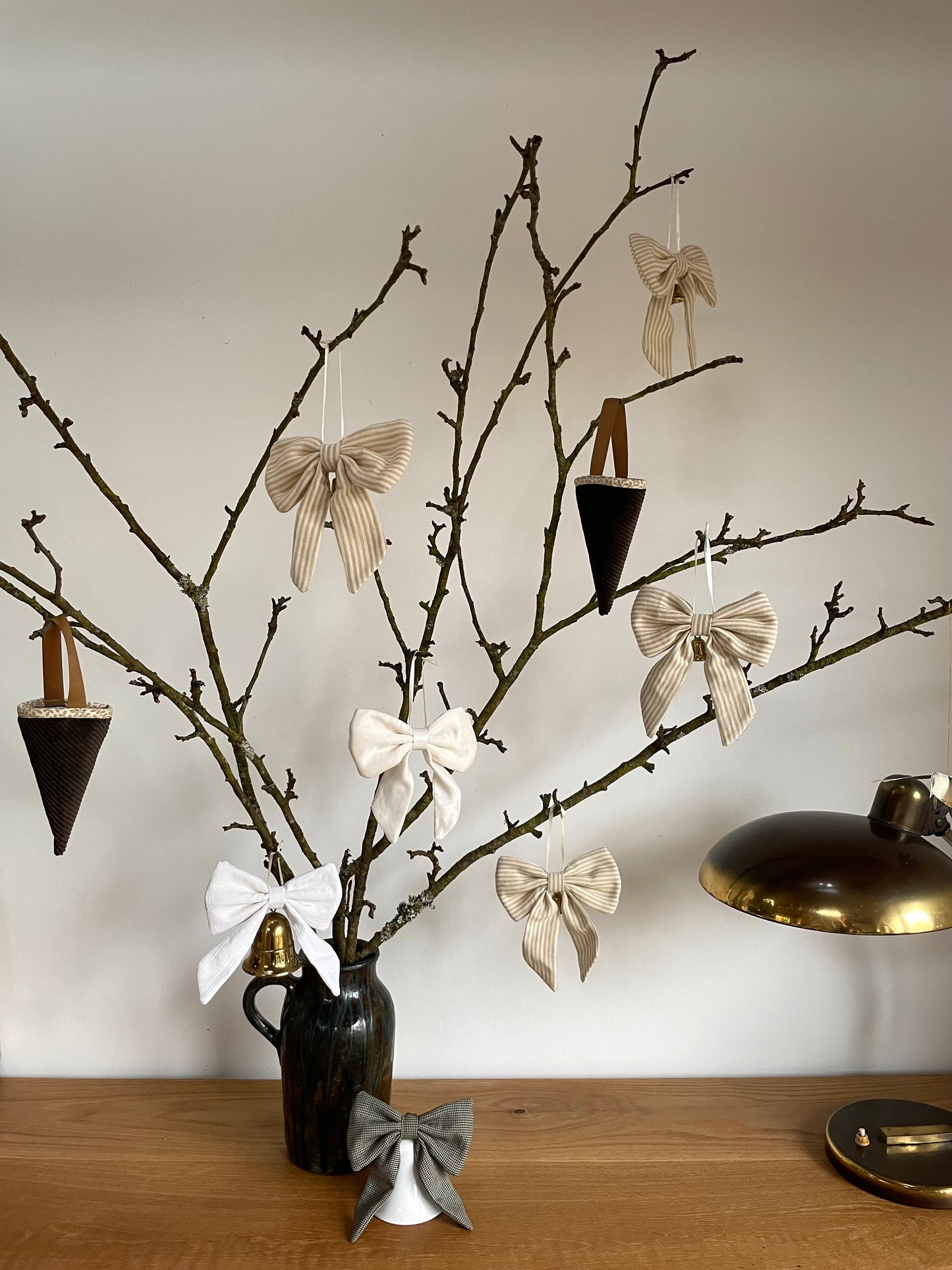 Sløjfe lille - hvid silke satin