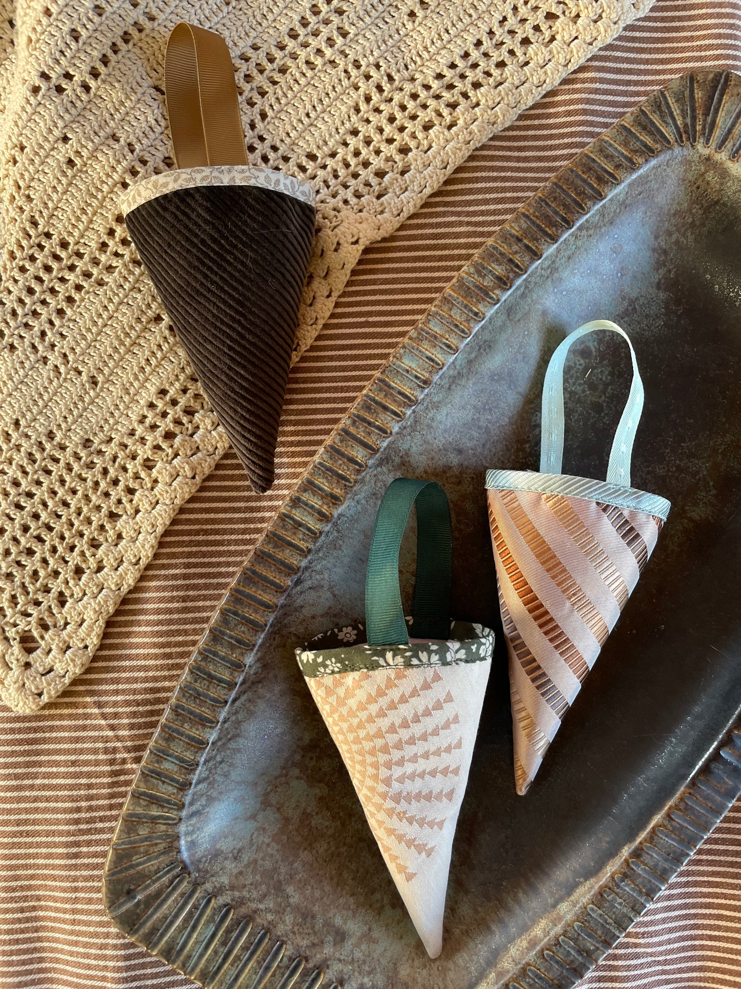 Kræmmerhus - brun/mint silke