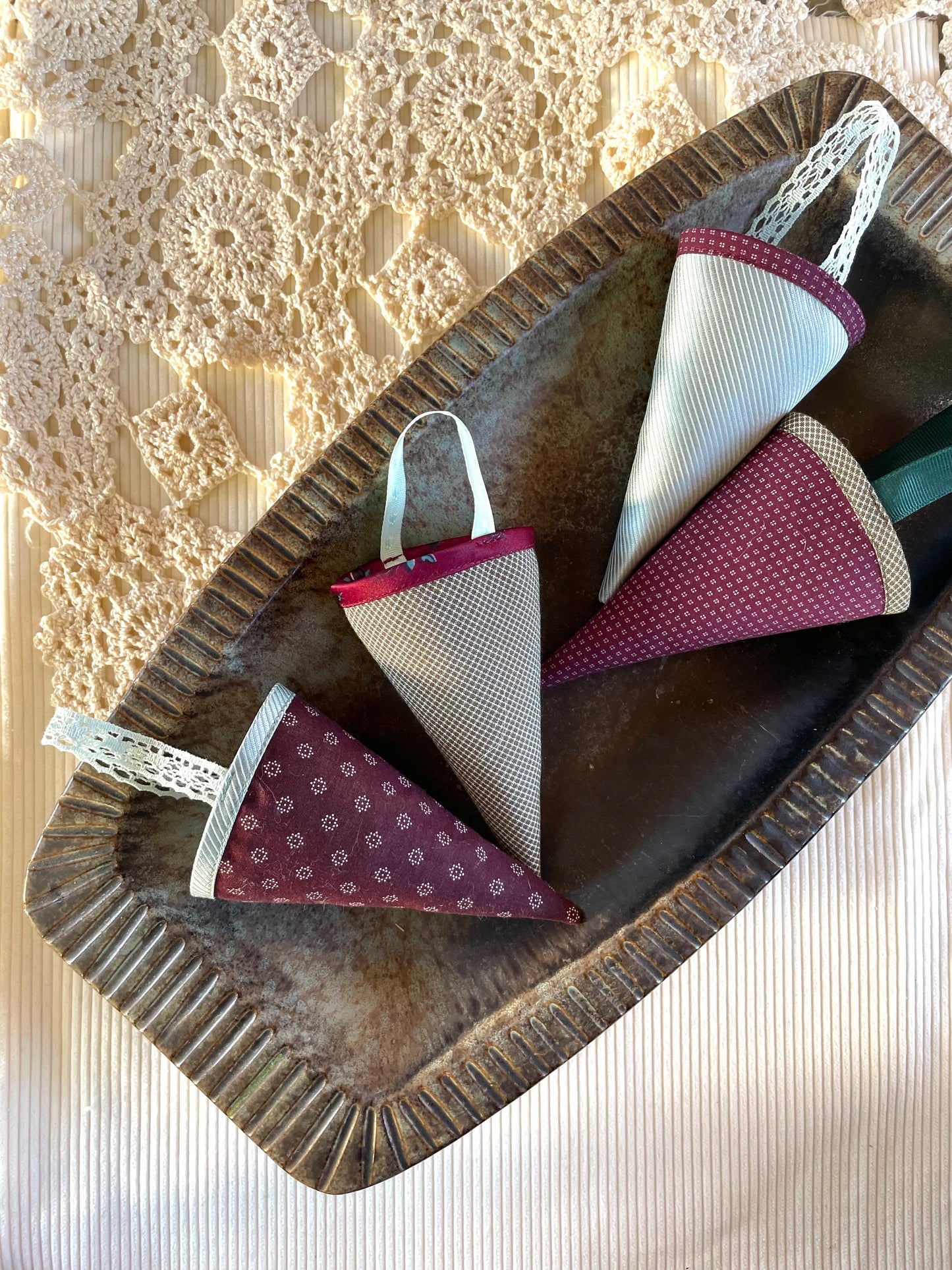 Kræmmerhus - burgundy/mint