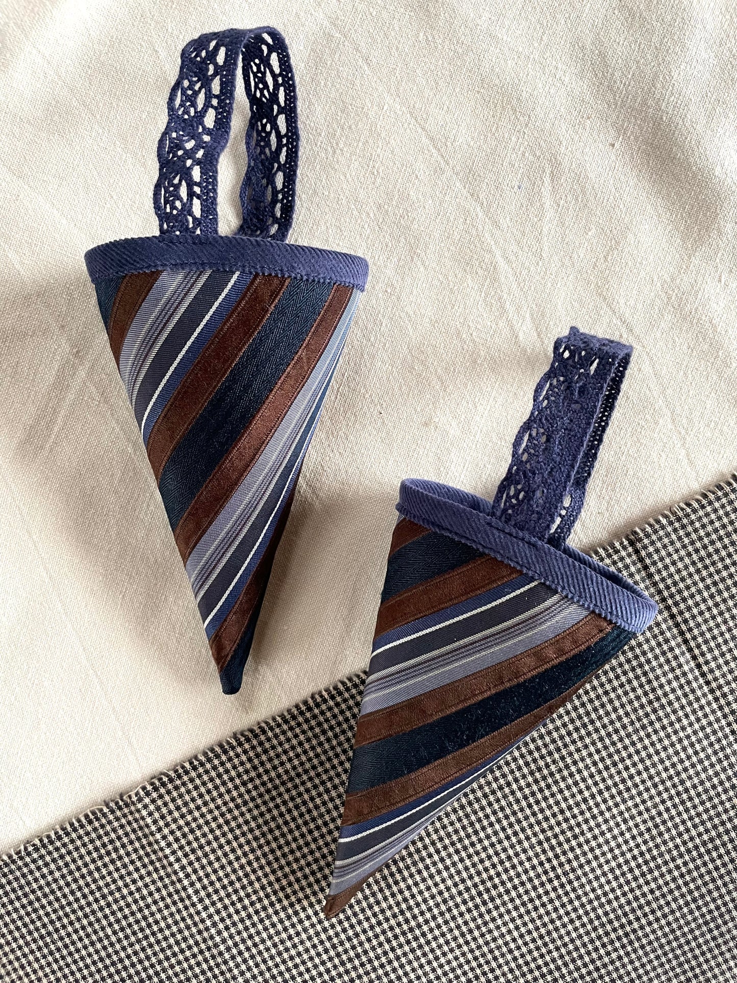 Kræmmerhus - blå/brun stribet